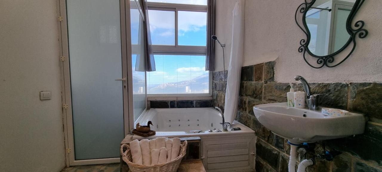 Sanabl Druze Hospitality Bed & Breakfast Ein Kinya Ngoại thất bức ảnh